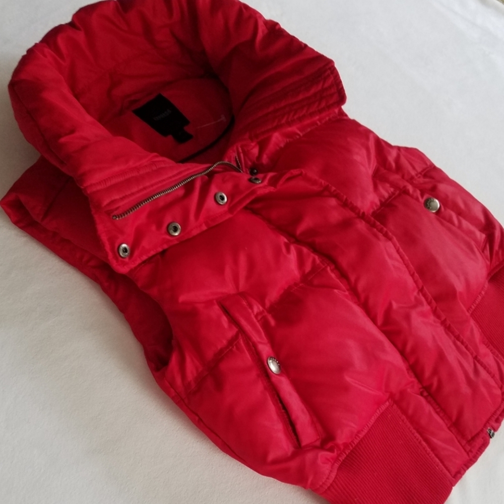 Express Red Fall / Winter Vest - Picture 2 of 4